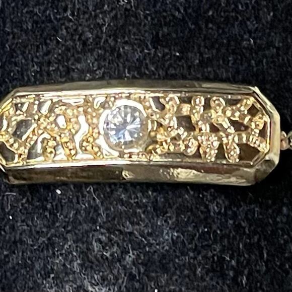 AMAZING  Jewelry Gold Tone‎ Bracelet with Crystal Center - Picture 1 of 8